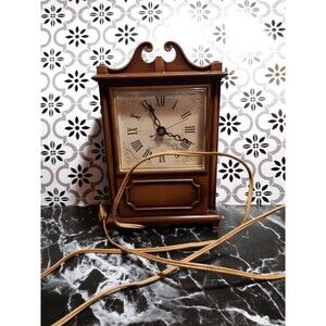 Vintage farmhouse shelf clock G.E.